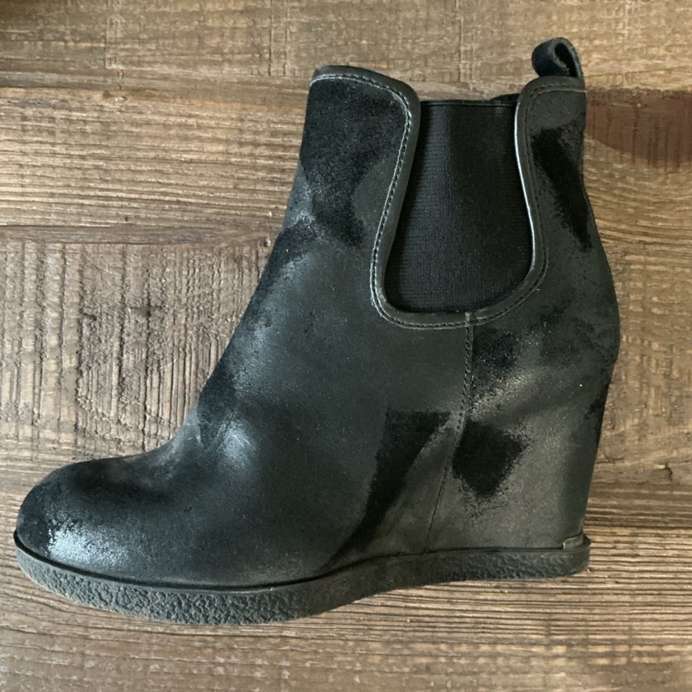 Donald J. Pilner Dillion Black Distressed Ankle Wedge Boots Size 6.5 - Picture 4 of 10